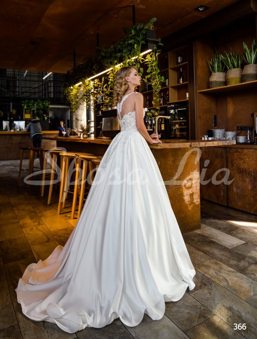 https://www.sposa-lia.com/images/stories/virtuemart/product/366       (3).jpg